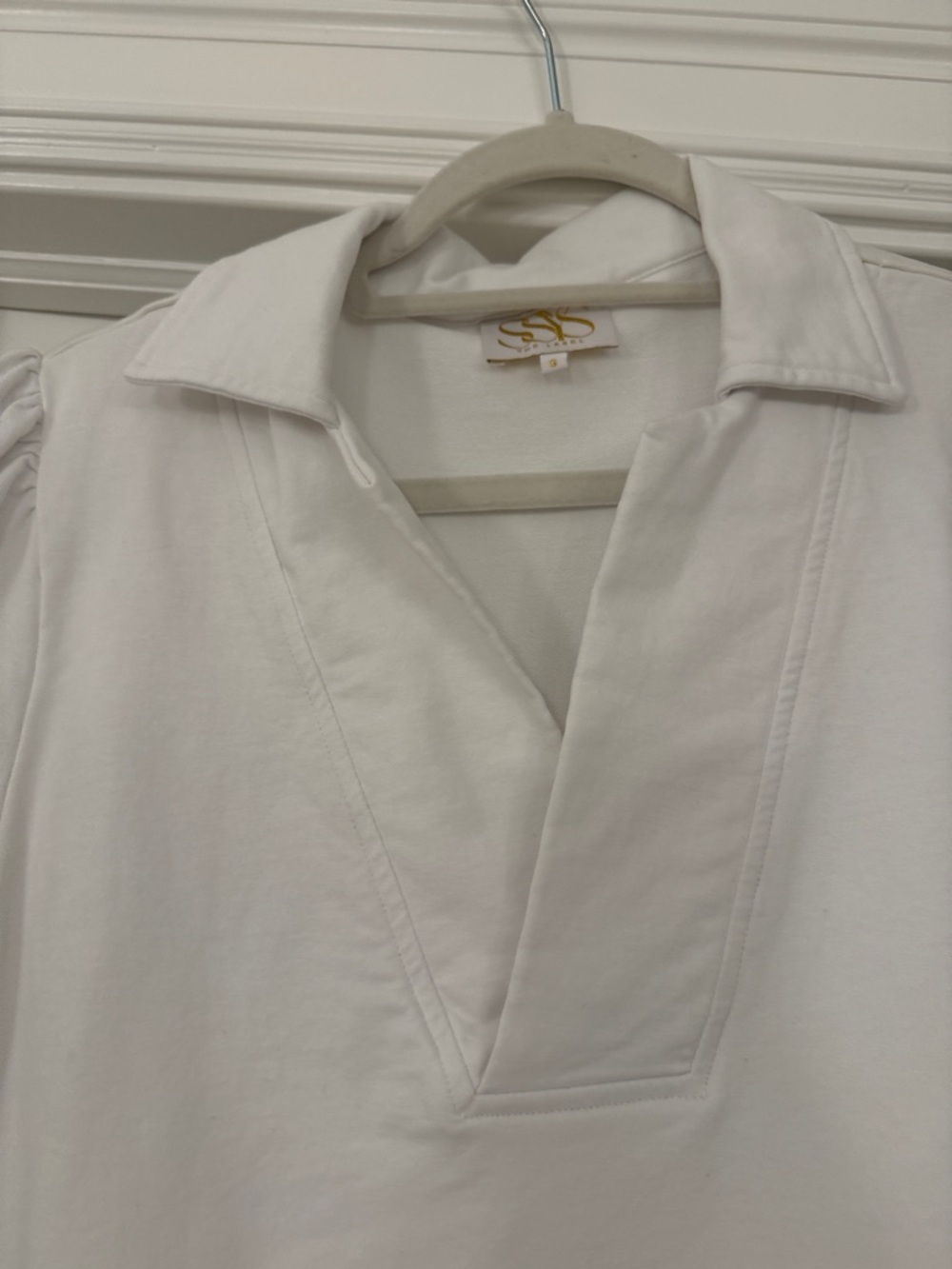 Crisp White Collared V-Neck Short Sleeve Button-Style Top - Picture 2 of 5